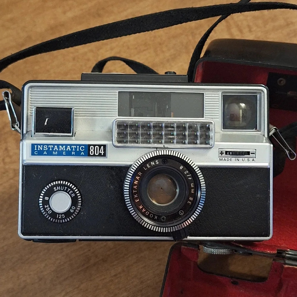 Kodak Instamatic 804 Vintage Film Camera With Hard Shell Case 1965-1970 Untested